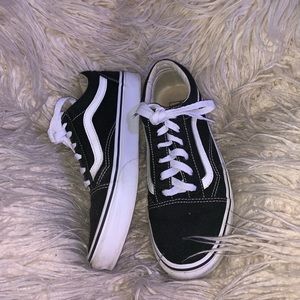 Old skool black and white vans